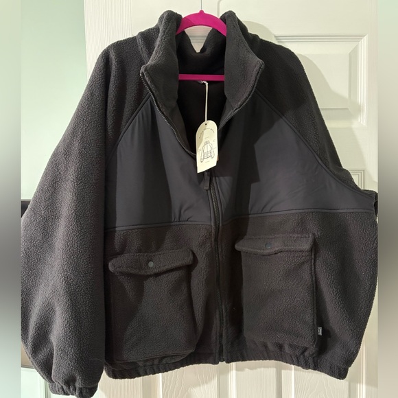 Blogilates Black Bonfire Fleece Jacket Size 2X NWT no longer sold! - Picture 3 of 4